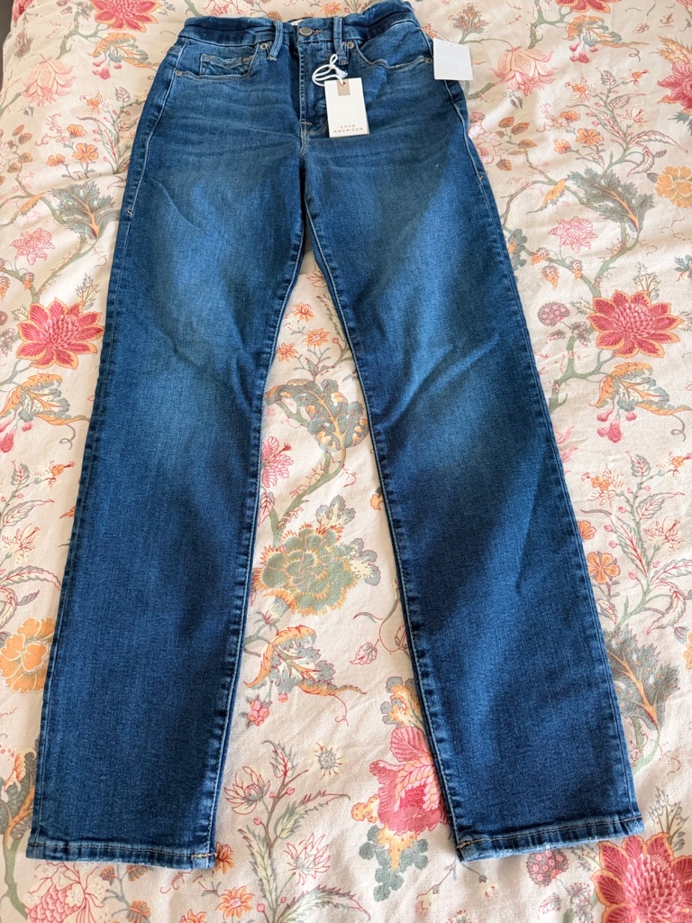 Good American Straight-Leg Jeans in Indigo Blue Wash
